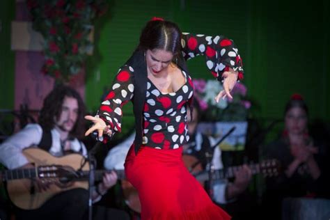 Soleá del Niño A poignant Flamenco Soleá that intertwines raw emotion with captivating rhythmic complexity